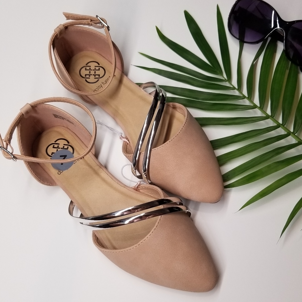 NWOT Daisy Fuentes Flat Shoes Size 7